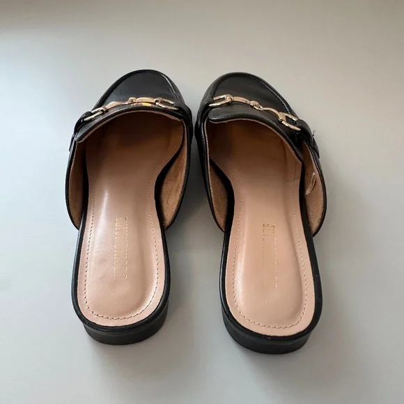 Cushionaire Yates Buckle Slip On Mule in Black | Size 8 - Picture 3 of 7